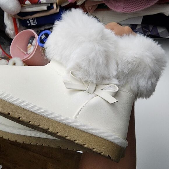 Gymboree Girls White Faux Fur Chalet Snow Winter Holiday Boots Shoes Size 10 NEW - Picture 11 of 11
